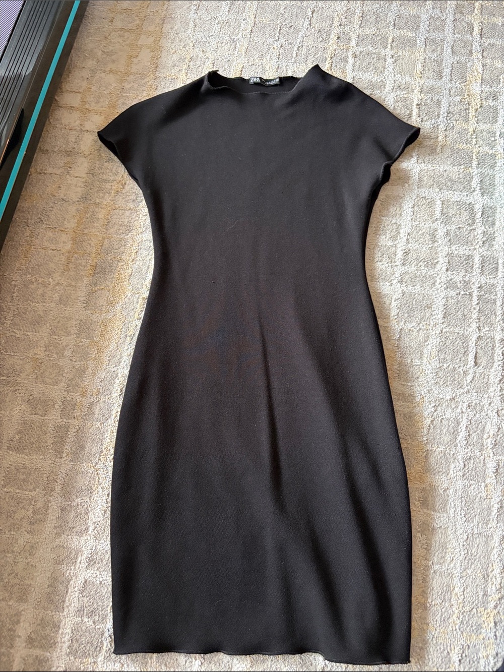 Zara Black Midi Cap-Sleeve Sheath Dress